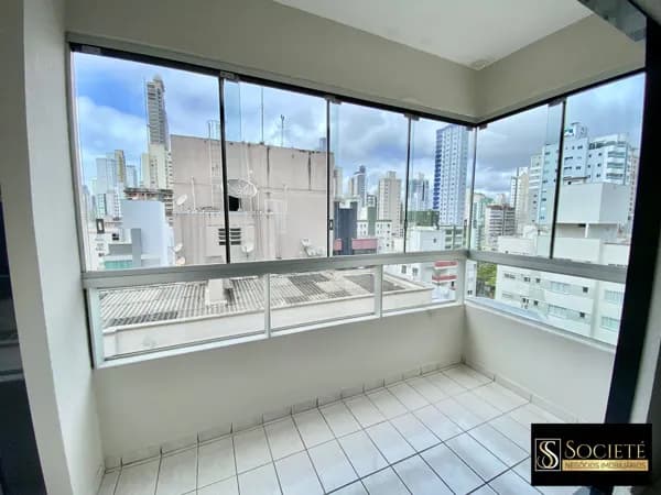 Apartamento à Venda no Edifício Uirapuru no Centro de Balneário Camboriú - SC