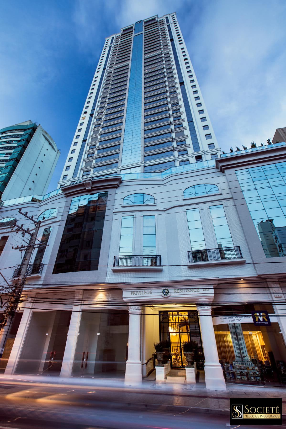 Apartamento Quadra Mar à Venda no Edifício Privilège Residence em Balneário Camboriú - SC