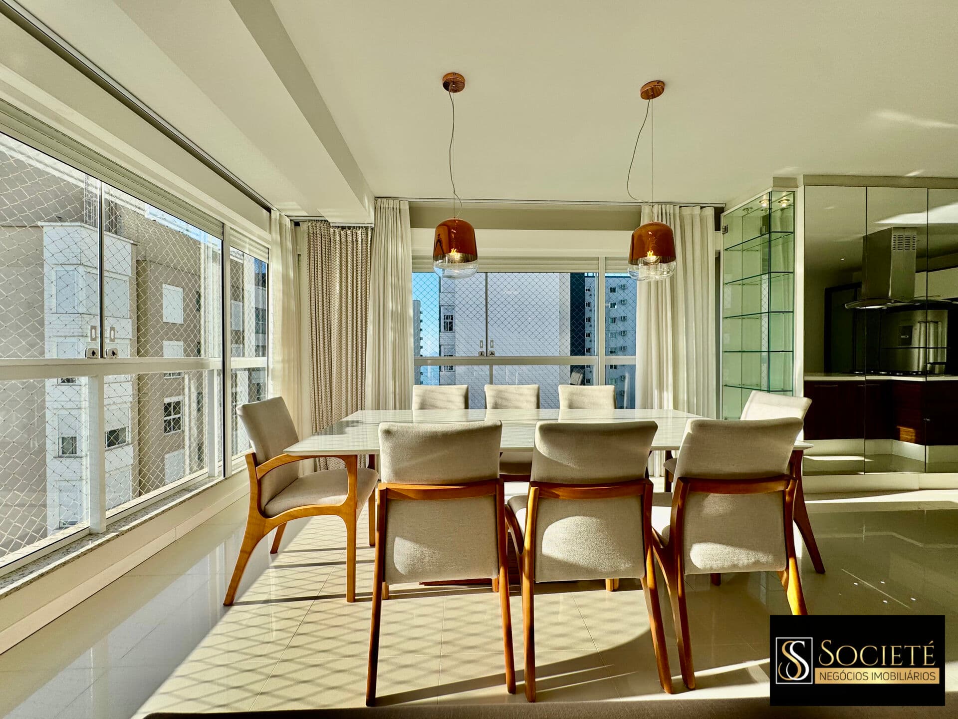 Apartamento Quadra Mar à Venda no Edifício Ilha do Sul em Balneário Camboriú = SC