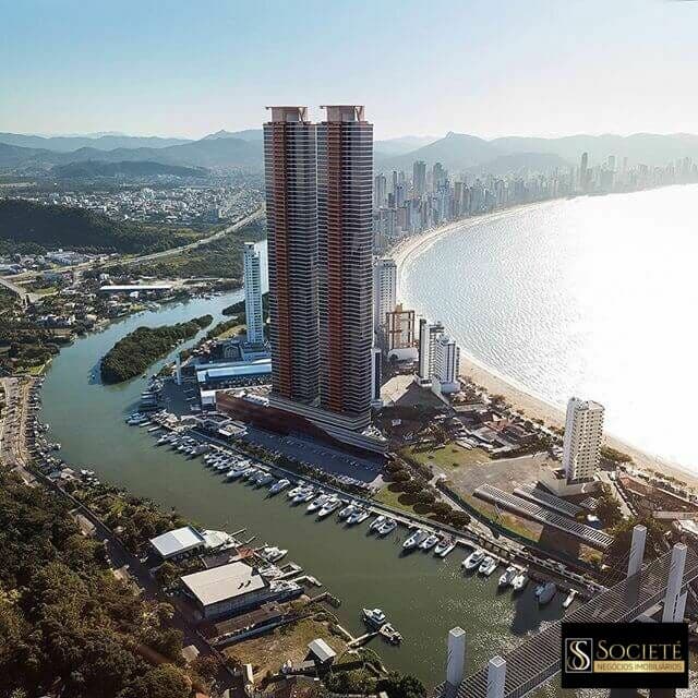 Apartamento à Venda no Edifício Yachthouse Residence Club em Balneário Camboriú