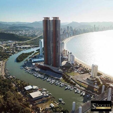 Apartamento à Venda no Edifício Yachthouse Residence Club em Balneário Camboriú