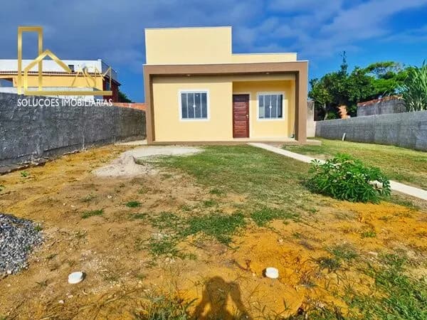 Casa em Jacaroá, Maricá, com 2 Quartos (1 Suíte) e Quintal Enorme.