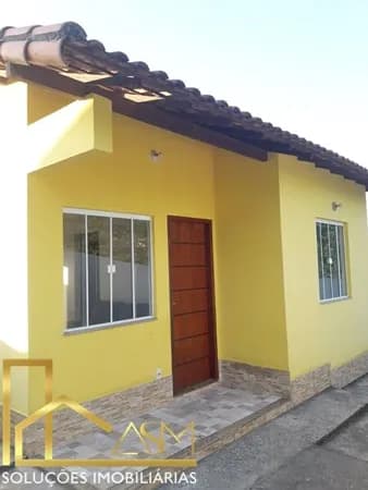 Casa maravilhosa em Jacaroá, Maricá, próximo a lagoa e comércio. Rua asfalta, árvores frutíferas.