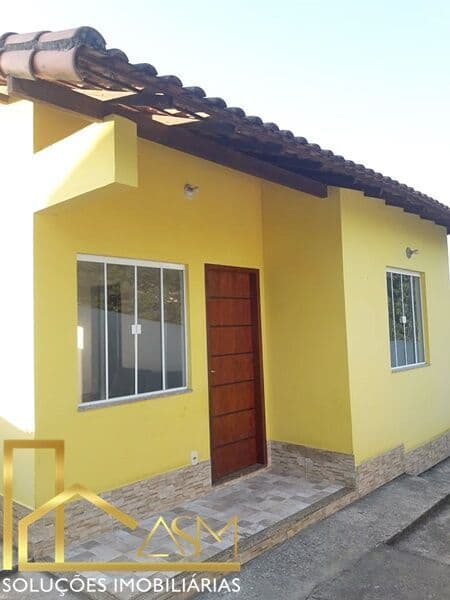 Casa maravilhosa em Jacaroá, Maricá, próximo a lagoa e comércio. Rua asfalta, árvores frutíferas.