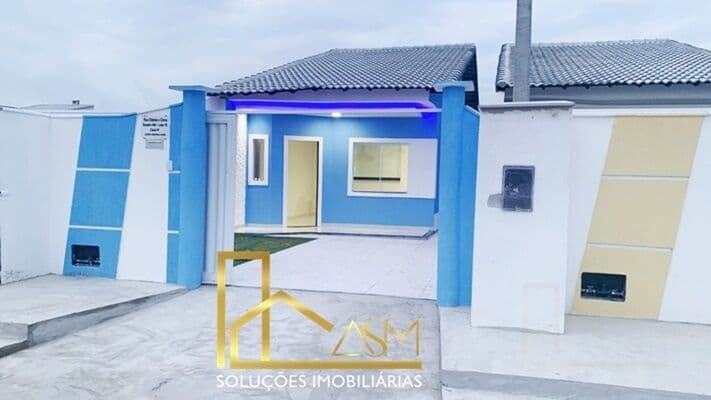 Casa Linear, com 2 Quartos (1 Suíte), c/ Quintal, em Jardim Atlântico Leste, Maricá