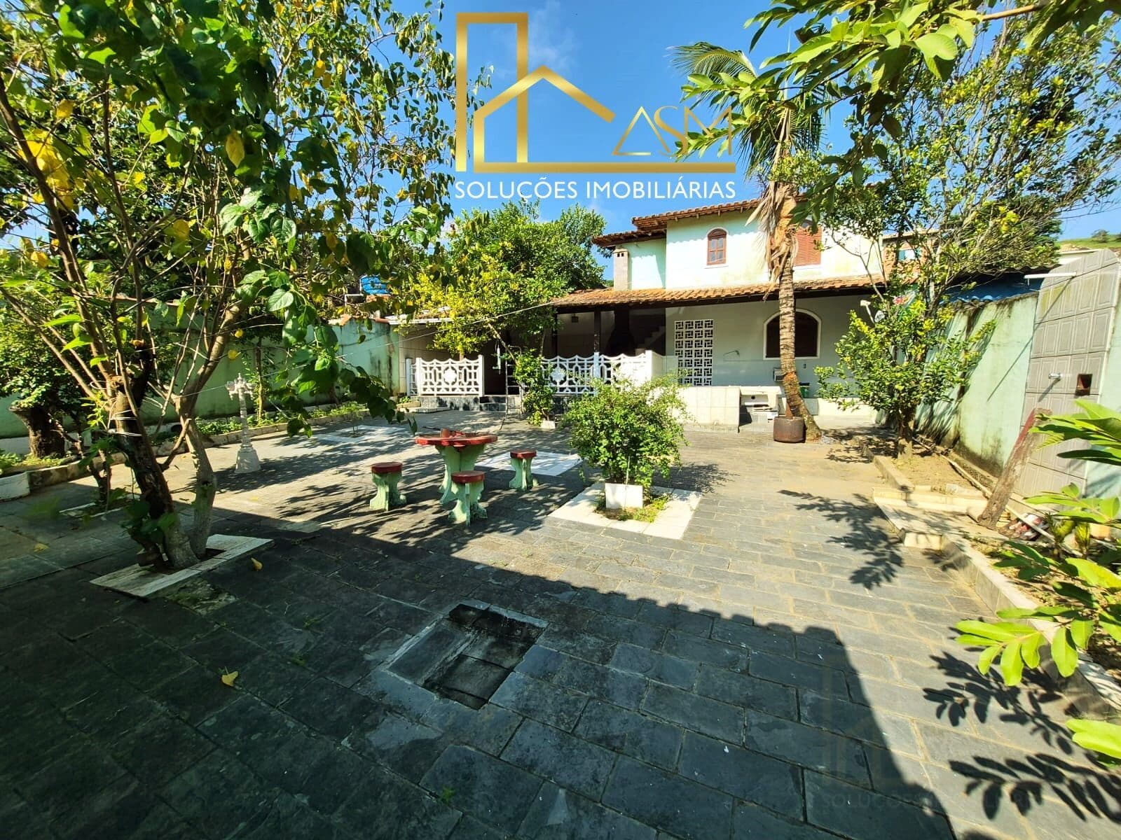 Casa com 4 Quartos (1 Suíte), Espaço Gourmet c/ Churrasqueira, Quintal, Centro de Maricá