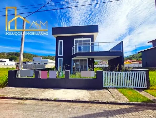 Casa com 3 Quartos (2 Suítes), em Condomínio Maravilhoso, em Caxito, Maricá.