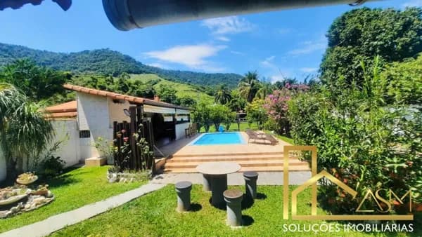 Linda casa (Mini Sítio) 2 quartos (1 suíte), área gourmet, piscina,quintal,varanda,energia solar..