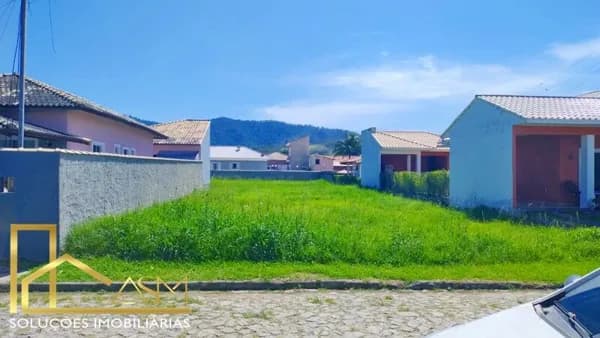 Terreno em condomínio fechado c/ 369 metros, 10 min do Centro De Maricá
