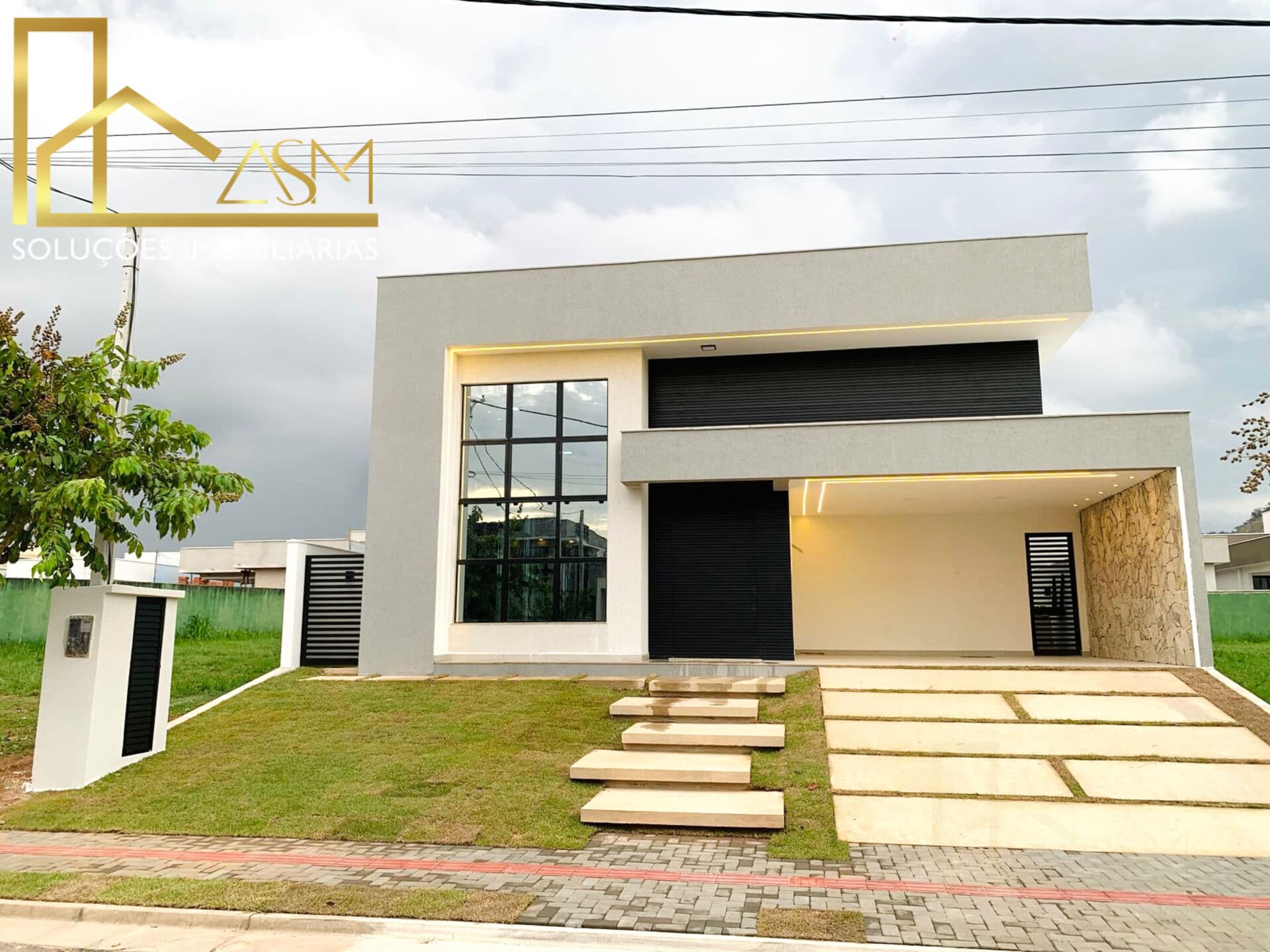 Casa Alto Padrão em Condomínio, com 3 quartos (1 suíte c/ closet), sala em dois ambientes, piscina em alvenaria em L…