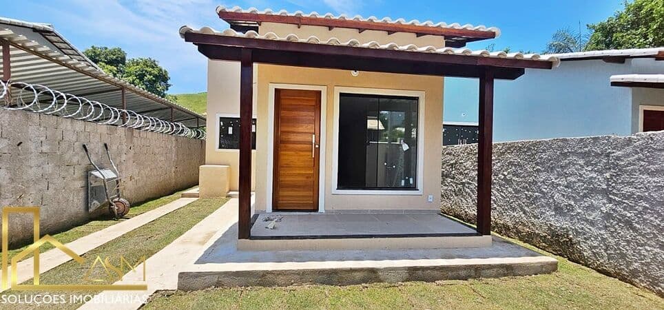 Casa com 3 quartos (1 suíte), sala, cozinha americana em Ponta Grossa - Maricá - RJ