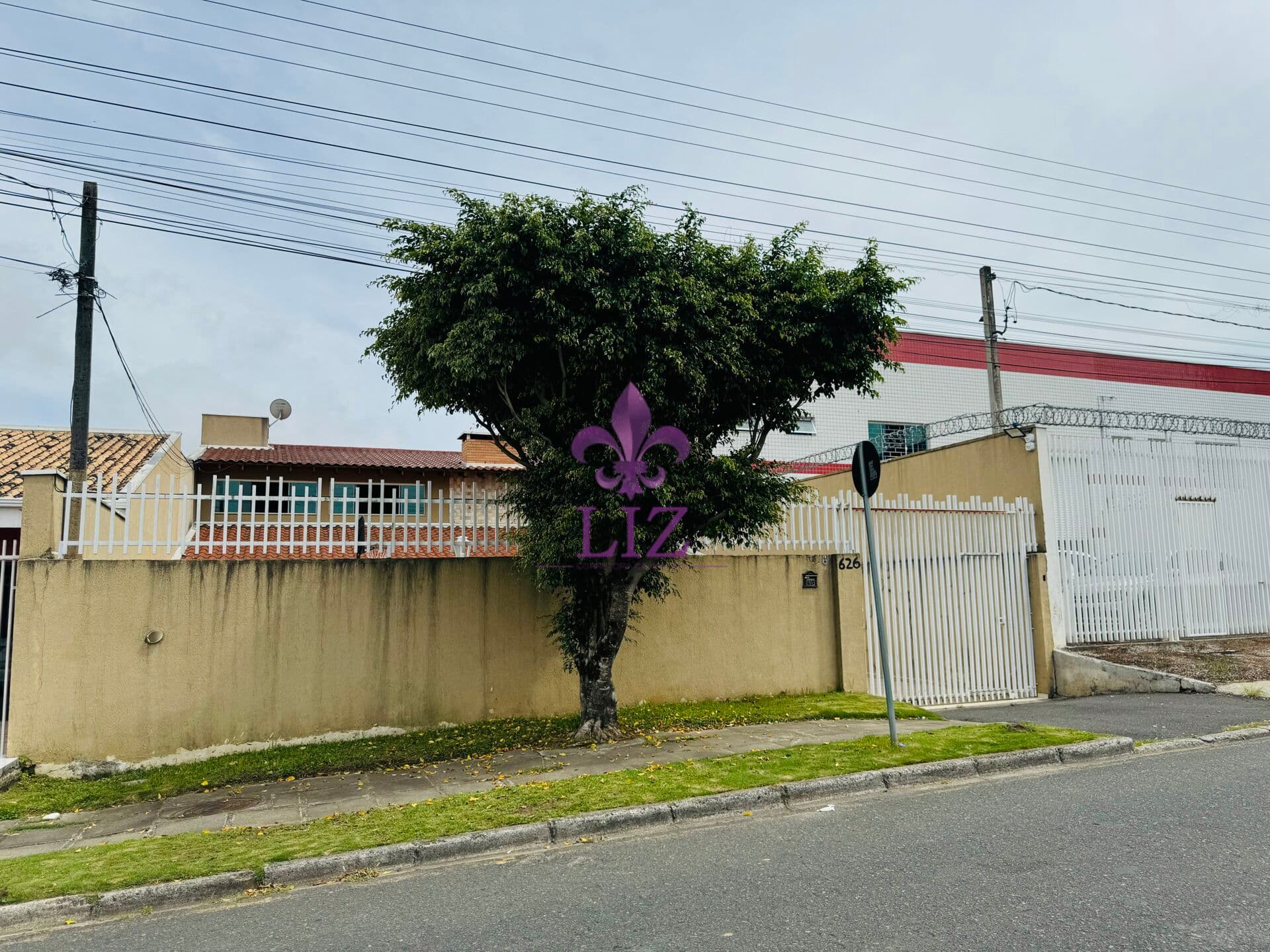 Casa em excelente localização no Atuba