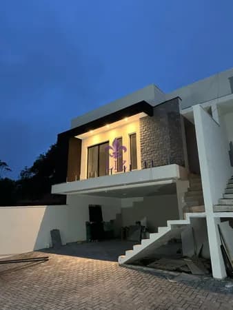 Linda Casa em Condomínio