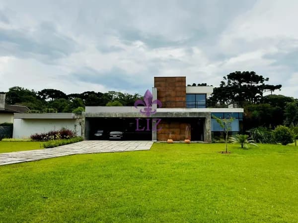 Casa que redefine o padrão de morar bem em Quatro Barras