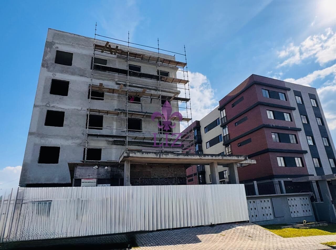 Apartamento com dois quartos em construção