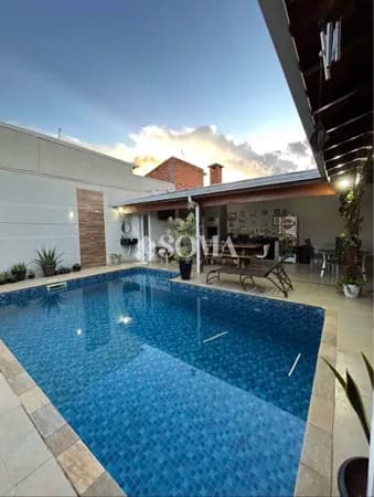 Casa com Piscina no Parque Simão Levy (prox. ao Aeroporto)