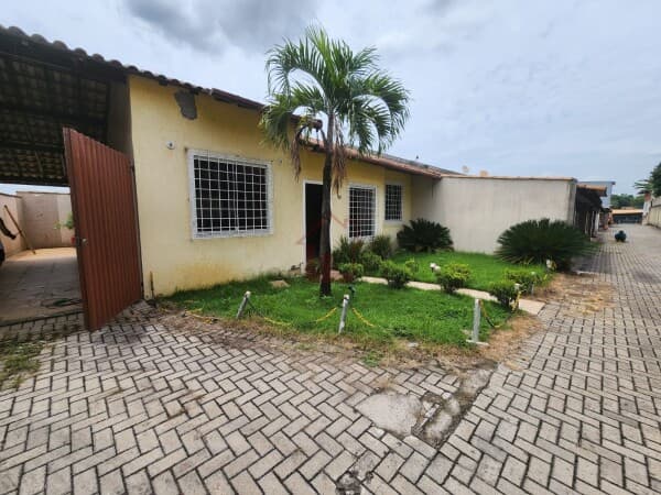 Casa com 3 quartos, 1 suite com móveis planejados no Belmonte!