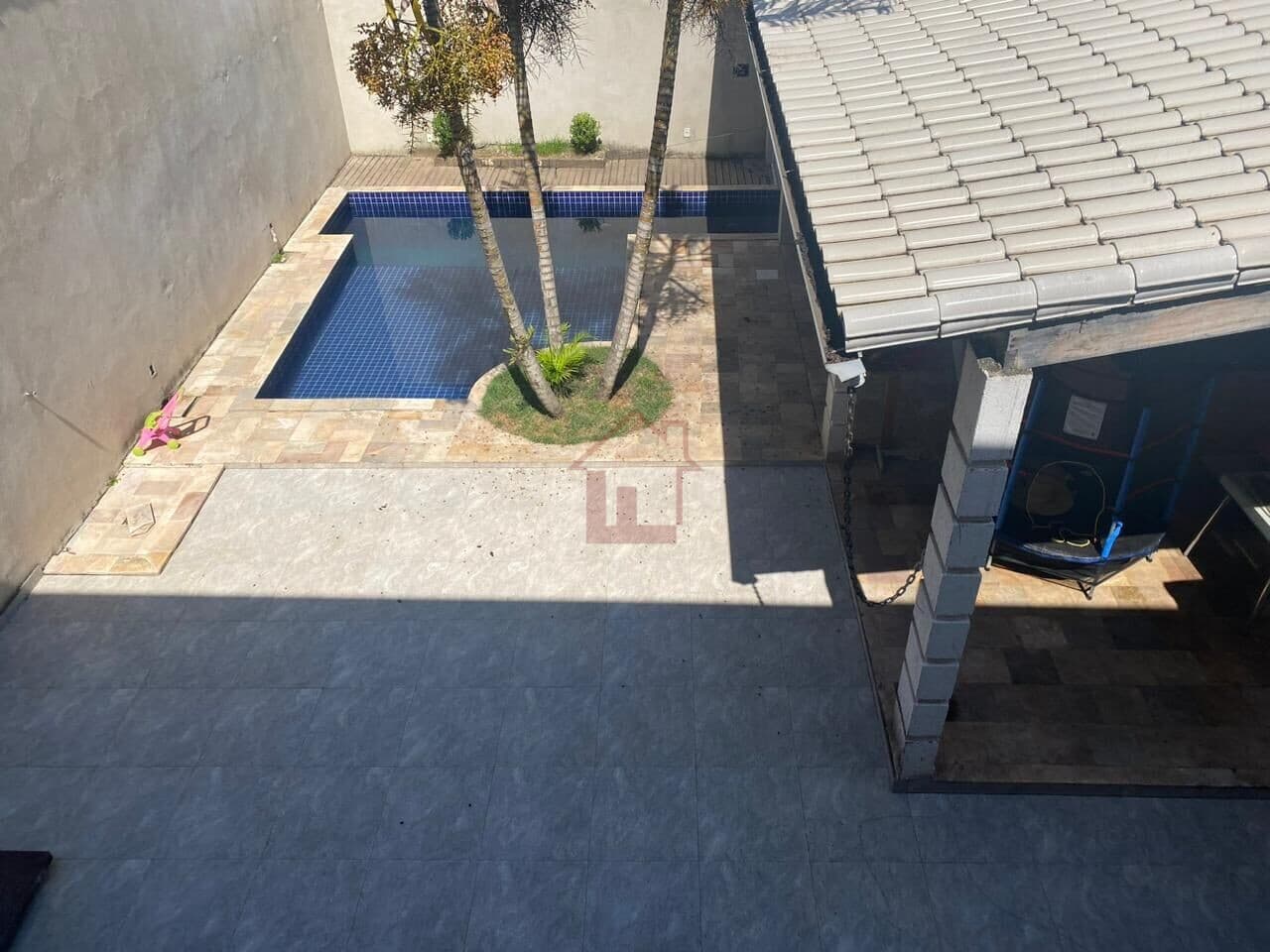 Casa Alto Padrão com aquecedor solar e piscina !