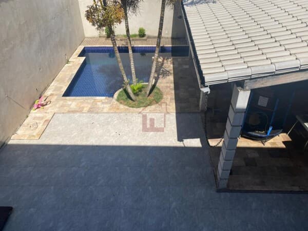 Casa Alto Padrão com aquecedor solar e piscina !