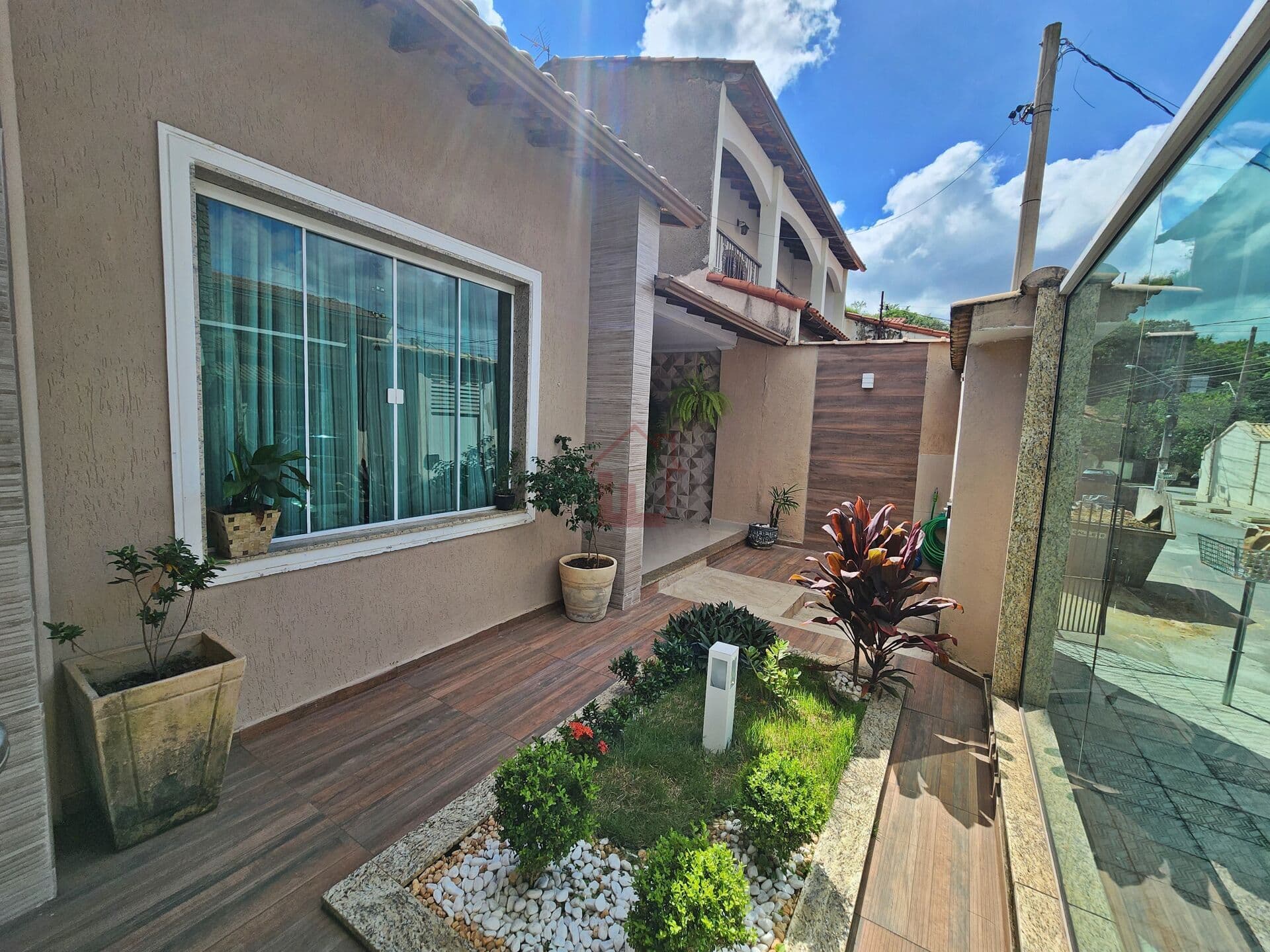 2 Casas - Exclente acabamento e área de lazer completa!