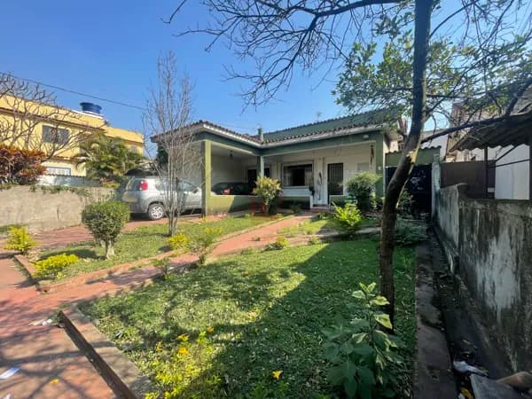 Oportunidade! Casa baixa de 4 quartos + Quitnet no Conforto!