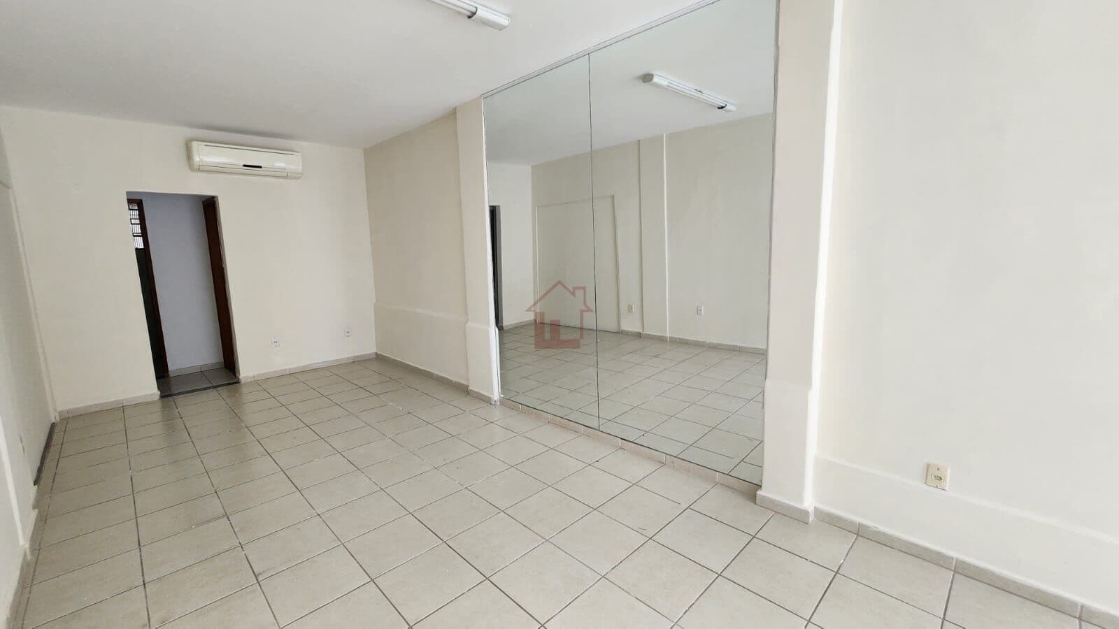 Sala/Conjunto em Volta Redonda - Duzentos e Quarenta e Nove