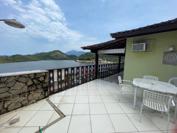 Casa Triplex com 5 quartos 4 suítes na Praia do Engenho - Itanema - Angra dos Reis