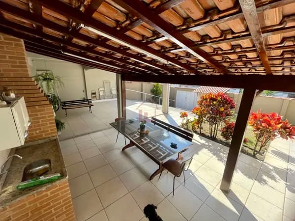 Casa de esquina com 5 quartos, closet e suite na Sessenta - Volta Redonda