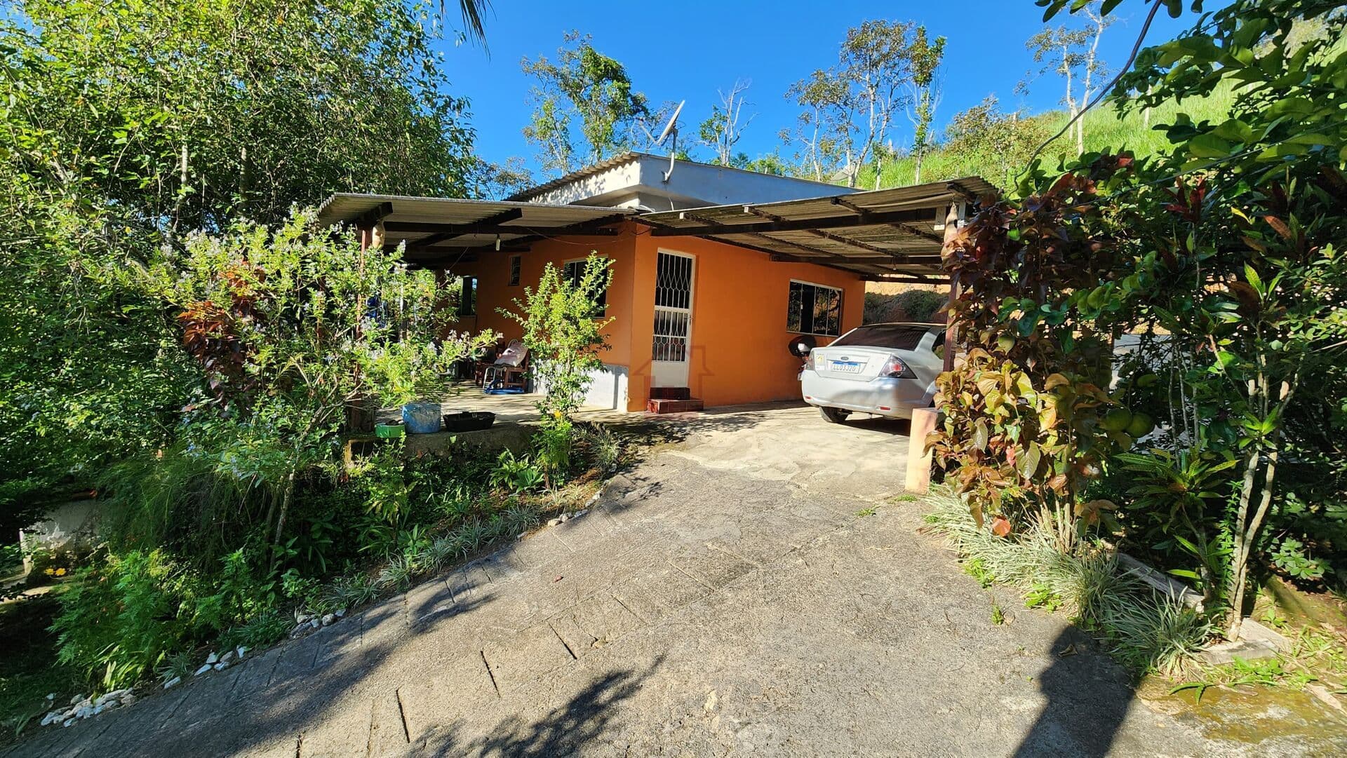 Chácara com 2 casas no Km 01 na Estrada Pinheiral x Arrozal