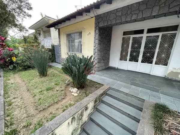 Casa com 3 quartos, quintal com piscina no Jardim Europa - Volta Redonda/RJ