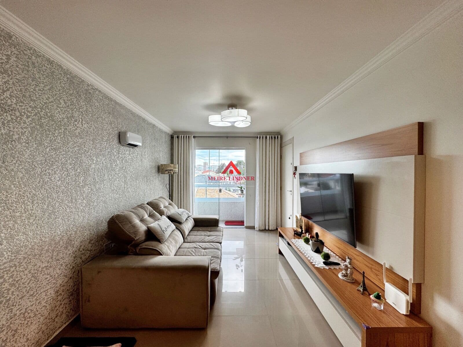 Apartamento 03 dormitórios com 63m², semimobiliado - São Pedro - São José dos Pinhais.