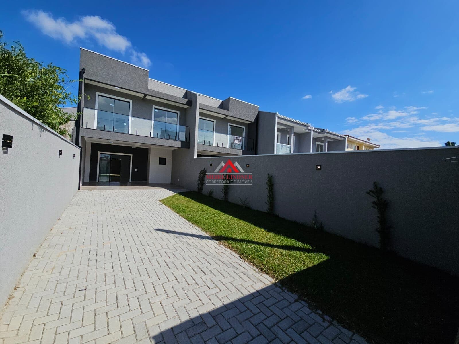 Sobrado 04 Dormitórios e 1 suíte com 168m² - Cidade Jardim - São José dos Pinhais.