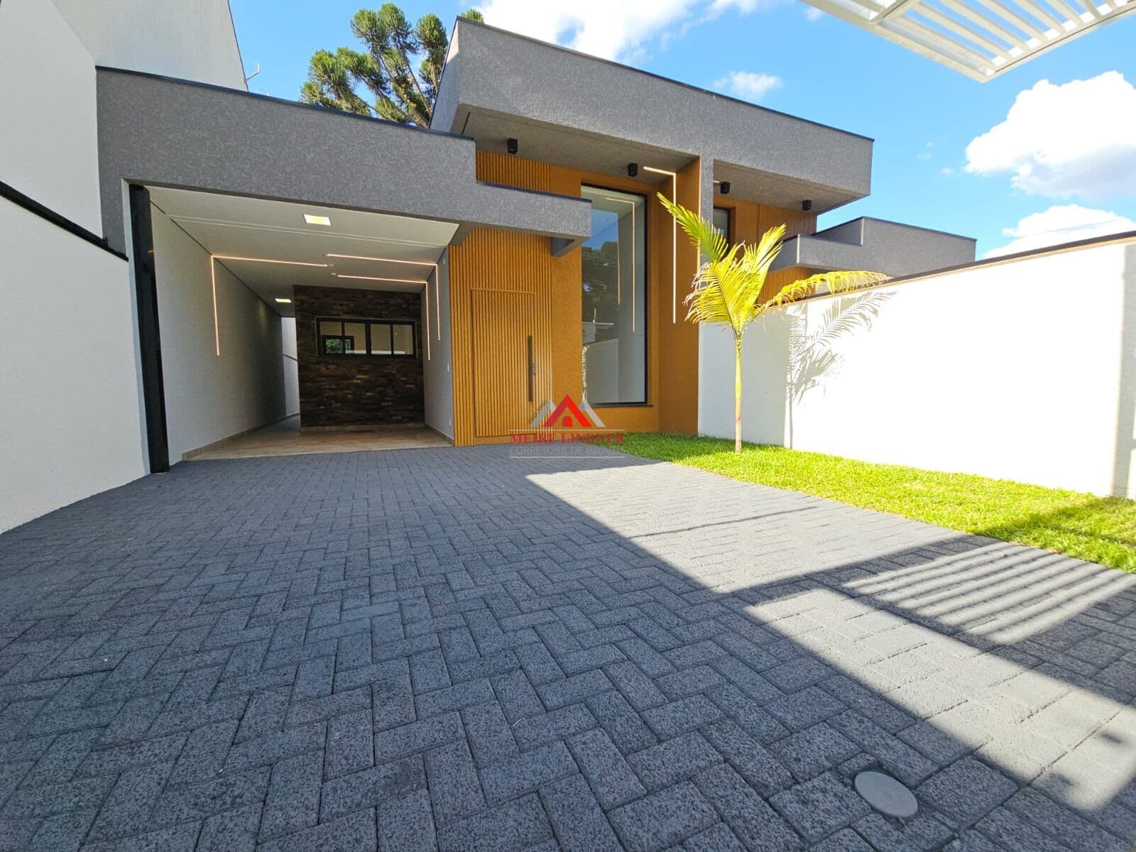 Casa 04 Dormitórios sendo 1 suíte com 115m² - Boneca do Iguaçu - São José dos Pinhais.