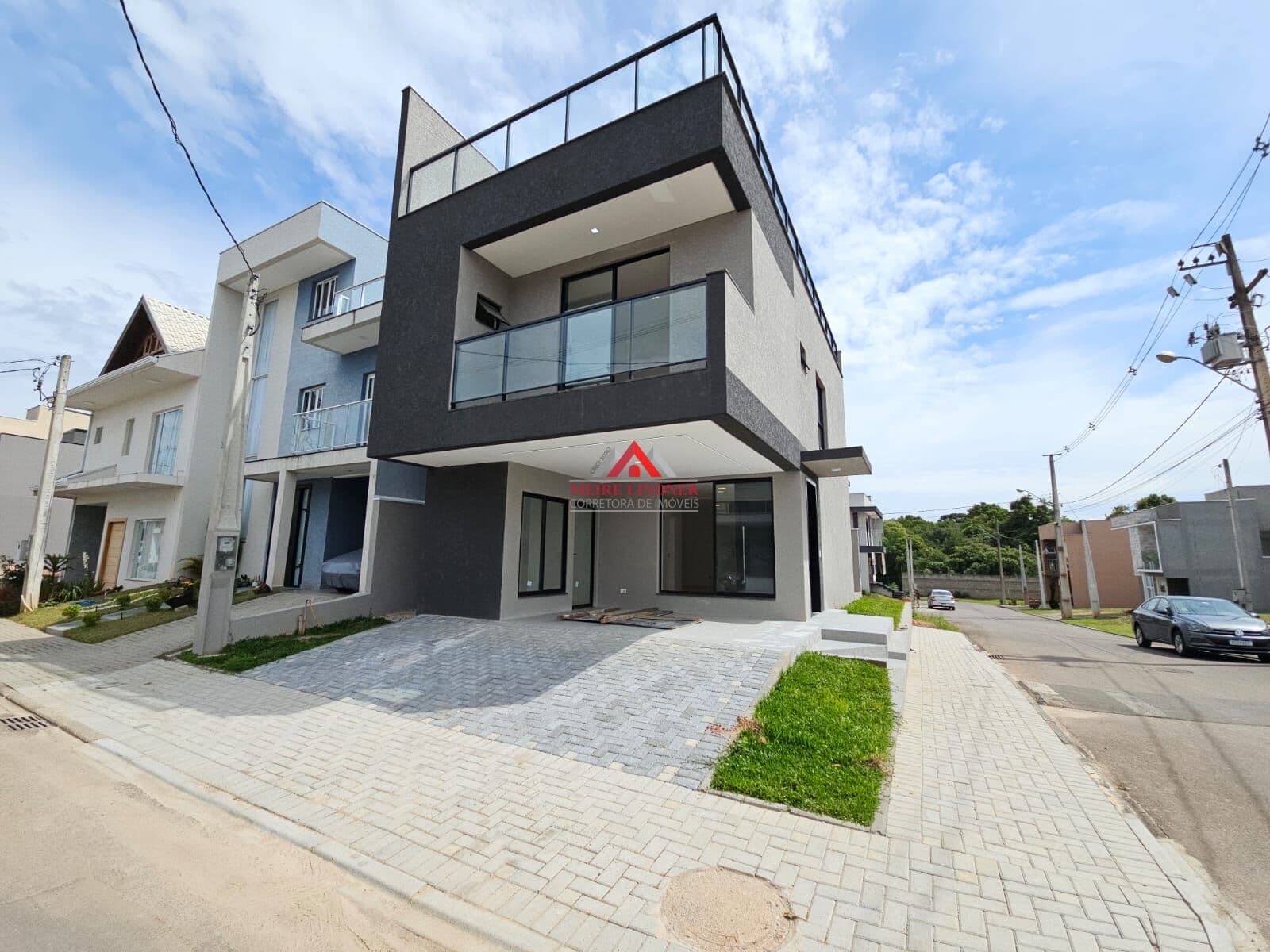 Sobrado com 03 suítes , em condomínio com 158m² - Costeira - São José dos Pinhais.