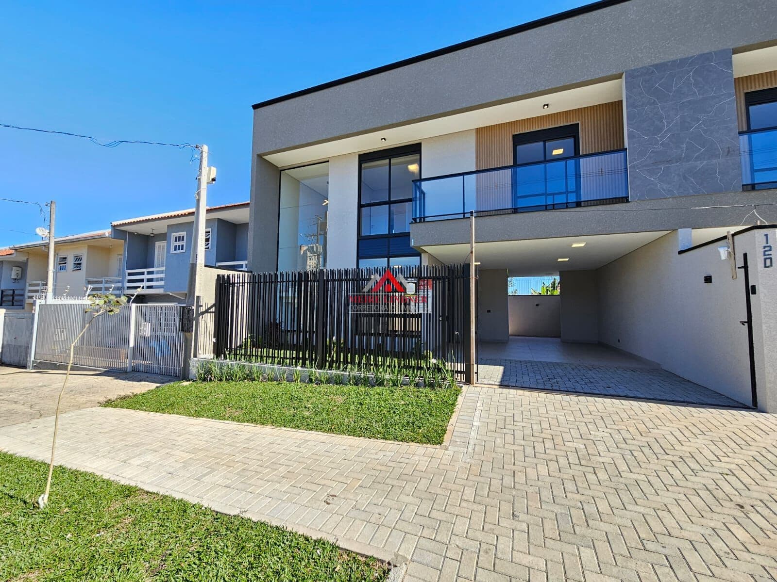 Sobrado 03 Dormitórios e 1 suíte, com 151m² - Cidade Jardim - São José dos Pinhais.