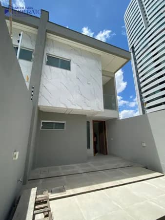 Casa Duplex em frente ao posto de gasolina