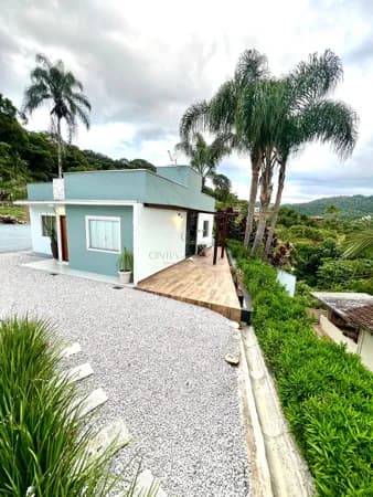 Casa solta no terreno