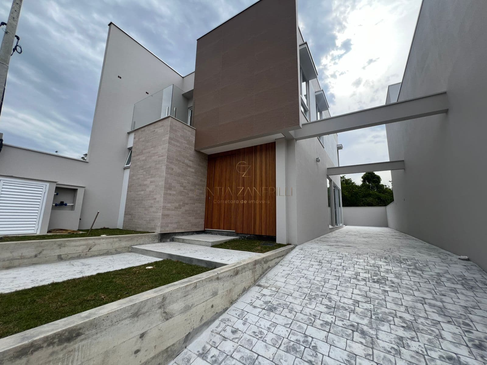 Exclusive Residence