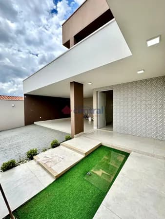 Casa Alto Padrão para Venda no Centro em Serra do Salitre MG