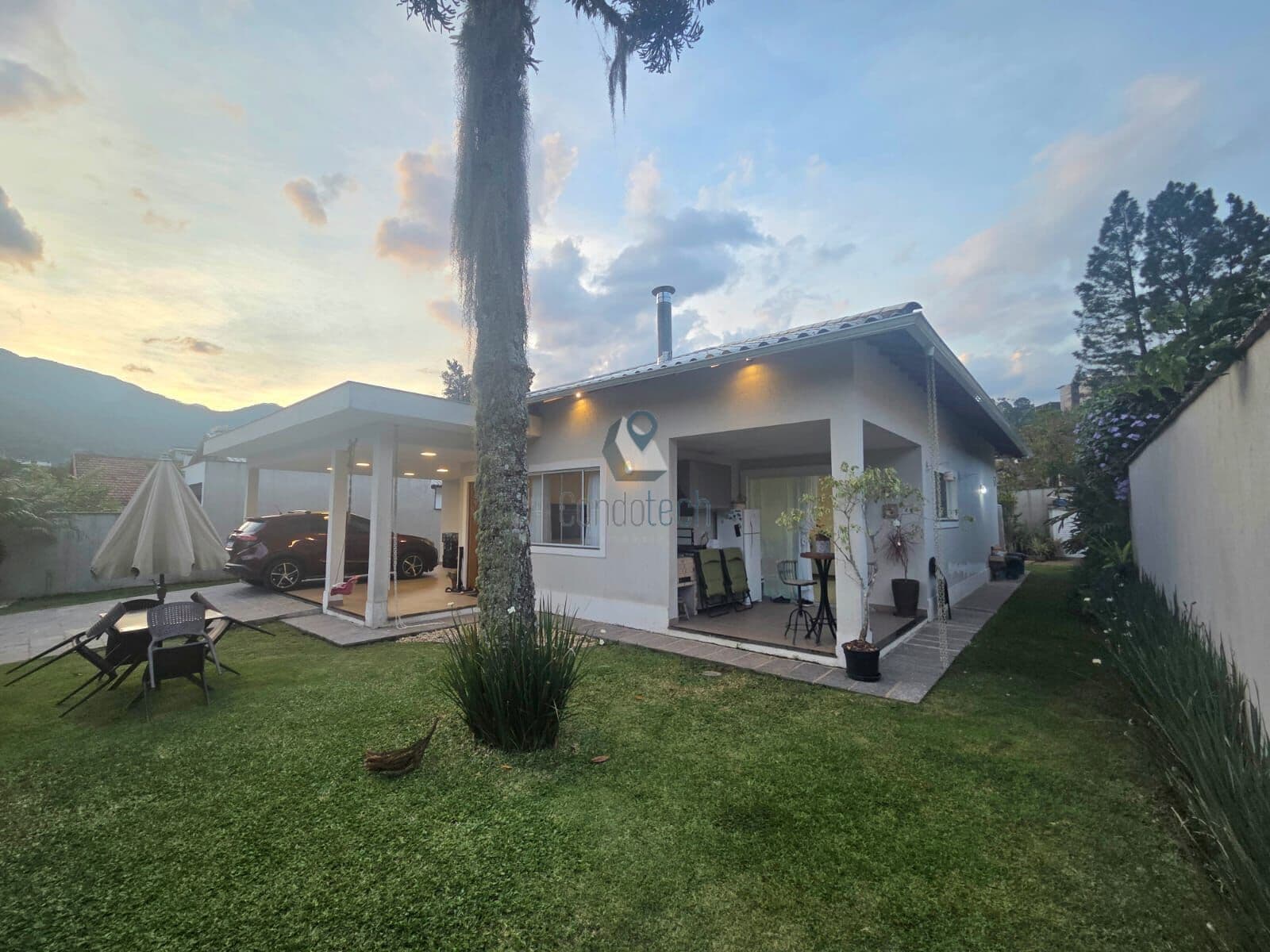 Linda Casa Aconchegante com 3 suítes em Teresópolis