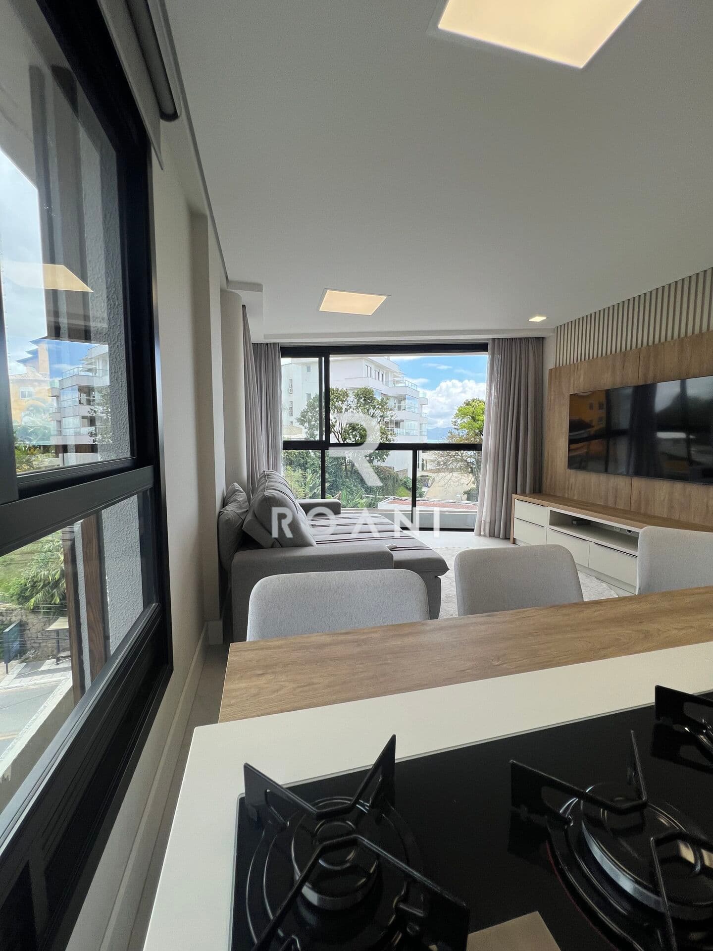 Apartamento Vista Mar em Jurerê - 2 Suítes - Mobiliado