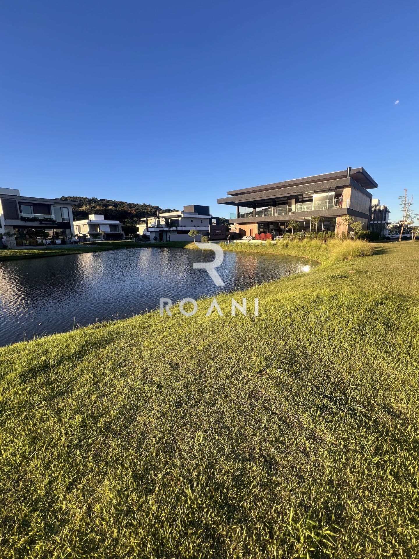 Terreno Fundos Lago - Cond. Reserva da Pedra R$ 1.100.000,00