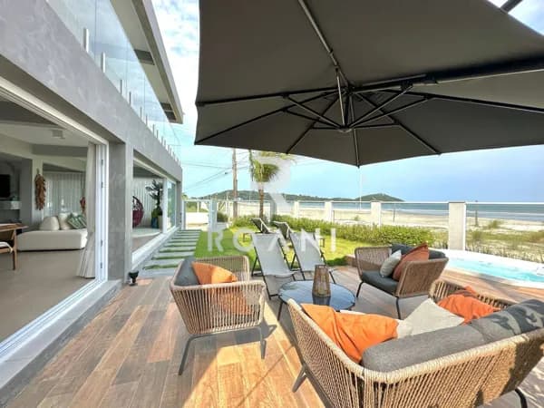 Casa Frente Mar alto padrão