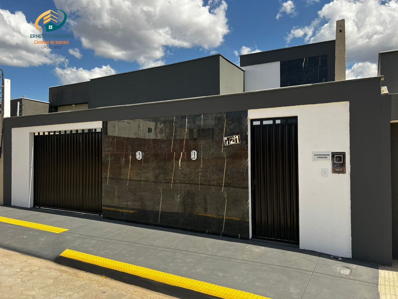 Casa Linear à Venda no Bela Vista