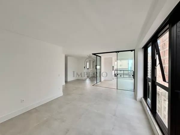 Apartamento em Meia Praia, Itapema/SC
