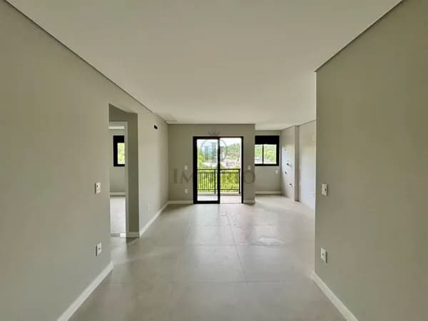 Apartamento Novo na Avenida Principal da Praia Brava