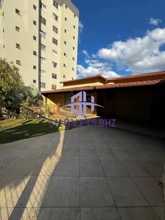 Casa a venda no bairro Ouro Preto, terreno de 720 m²