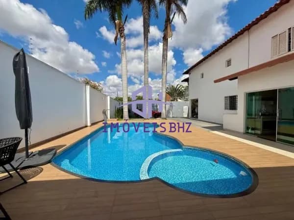 Casa com 4 Quartos e 5 banheiros