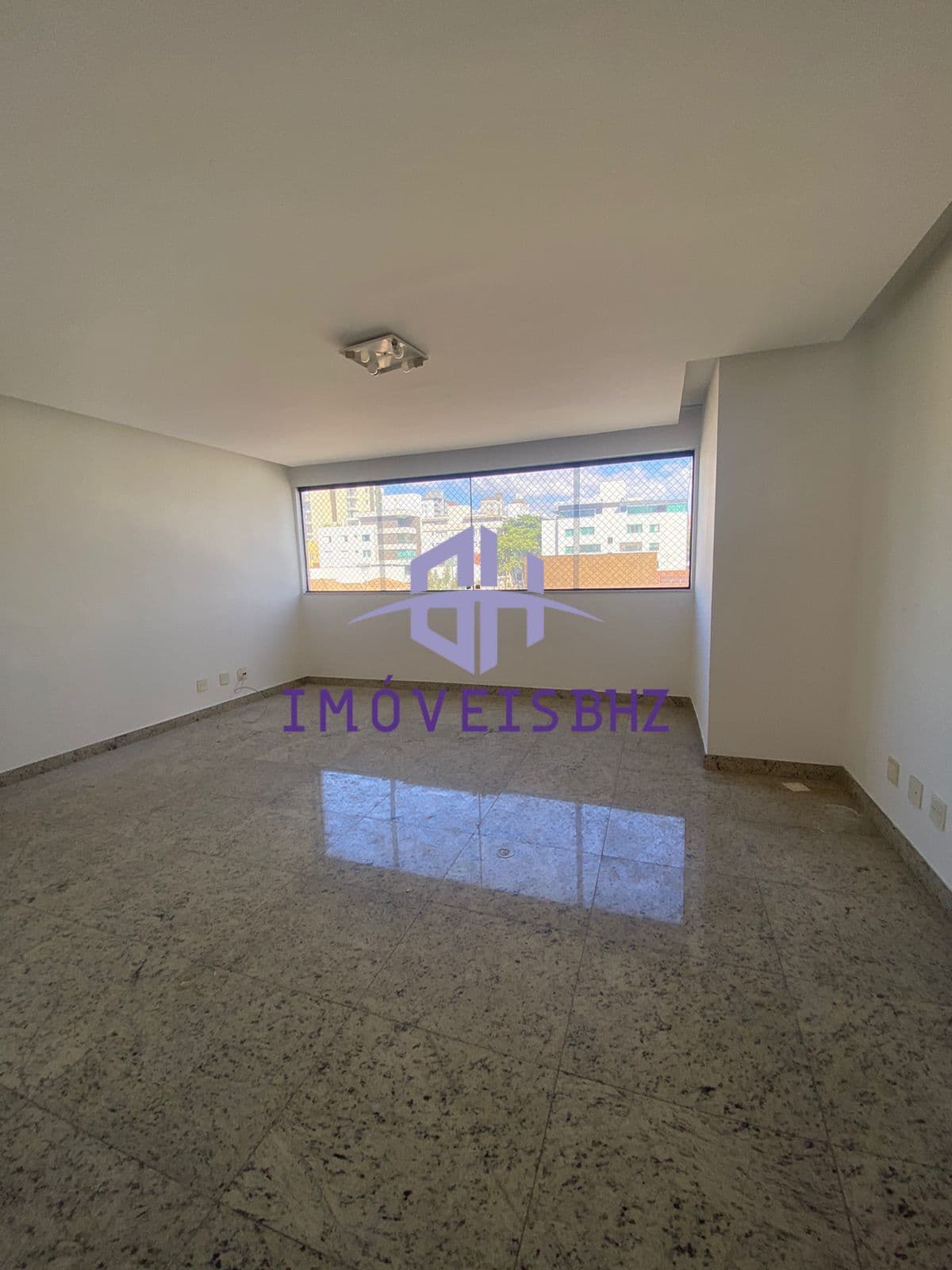 APARTAMENTO COM 3 QUARTOS, SUITE 2 VAGAS E ELEVADOR NO CASTELO