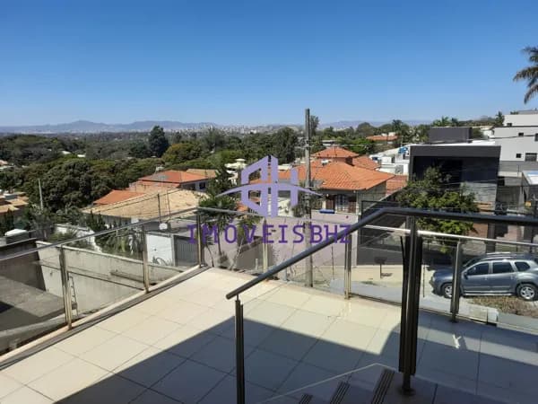 CASA A VENDA NO BAIRRO TREVO COM 4 QUARTOS, 4 BANHEIROS, 4 VAGAS E OTIMA LOCALIZAÇÃO
